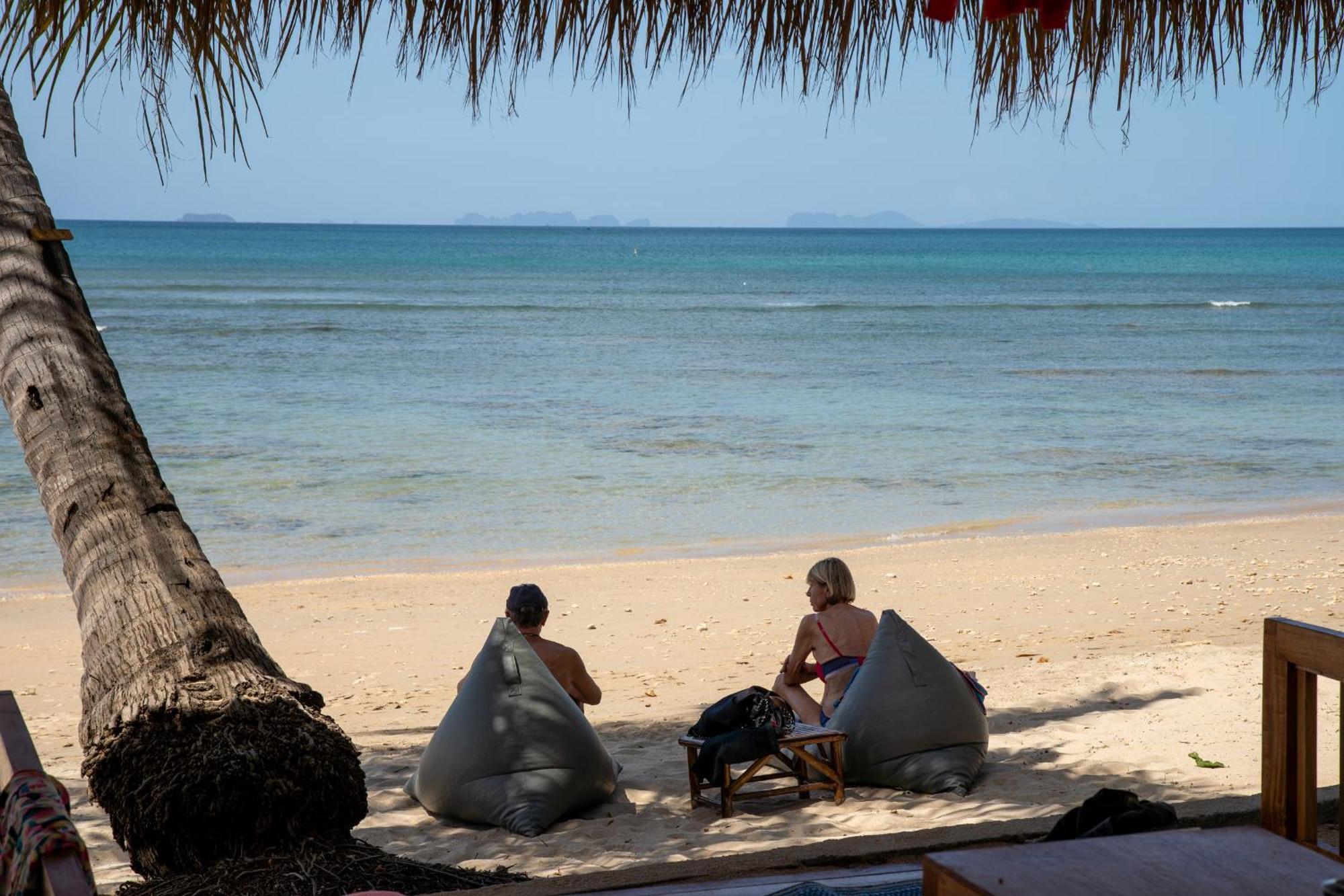 Isara Lanta Beach Resort Ко-Ланта Экстерьер фото